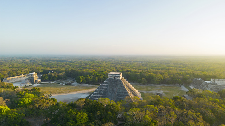 Ariel View of Stepped Pyramid à Chichén Itzá