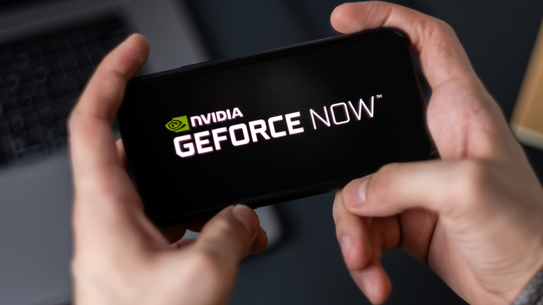 Nvidia geforce maintenant logo sur l'écran du smartphone