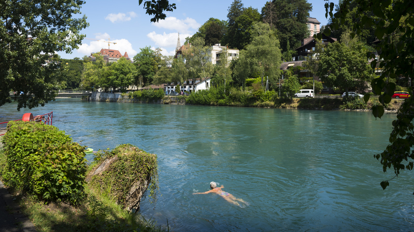 La rivière suisse emblématique dans laquelle les habitants adorent nager mais les touristes devraient se méfier