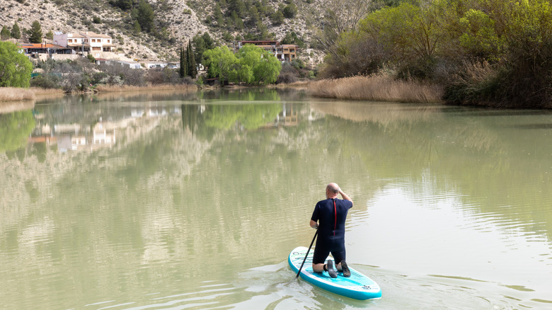 Traveler Paddleboard sur la rivière Júcar