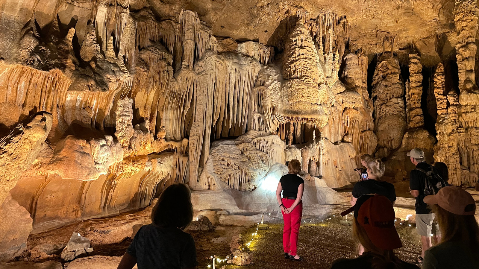 L'un des secrets les mieux gardés du Texas est une grotte incroyable cachée dans le pays de colline pittoresque