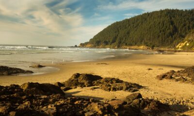 La plage de l'Oregon avec une grotte maritime secrète, des piscines de marée et une chance de repérer les baleines