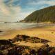 La plage de l'Oregon avec une grotte maritime secrète, des piscines de marée et une chance de repérer les baleines