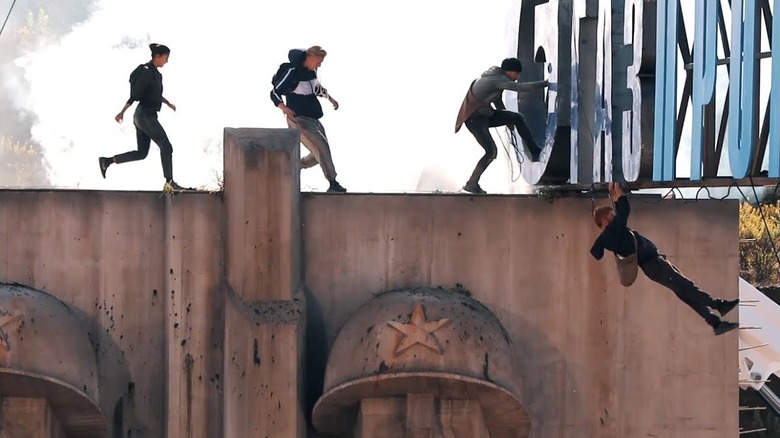 Storror faisant un coup dans les coulisses de 6 sous-terre