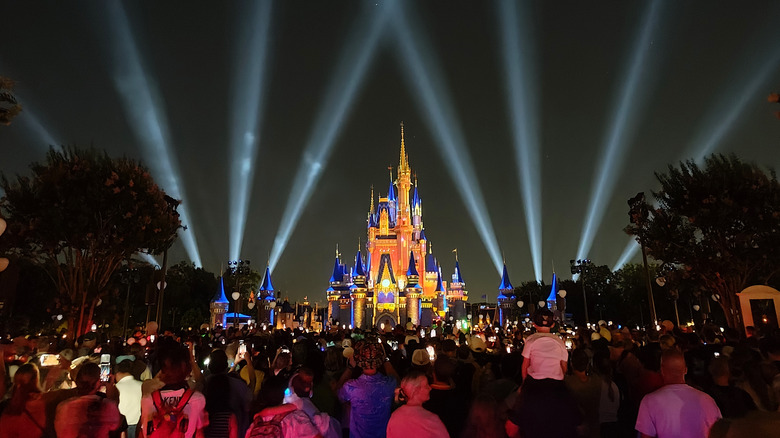 Allume autour du château de Cendrillon à Disney World