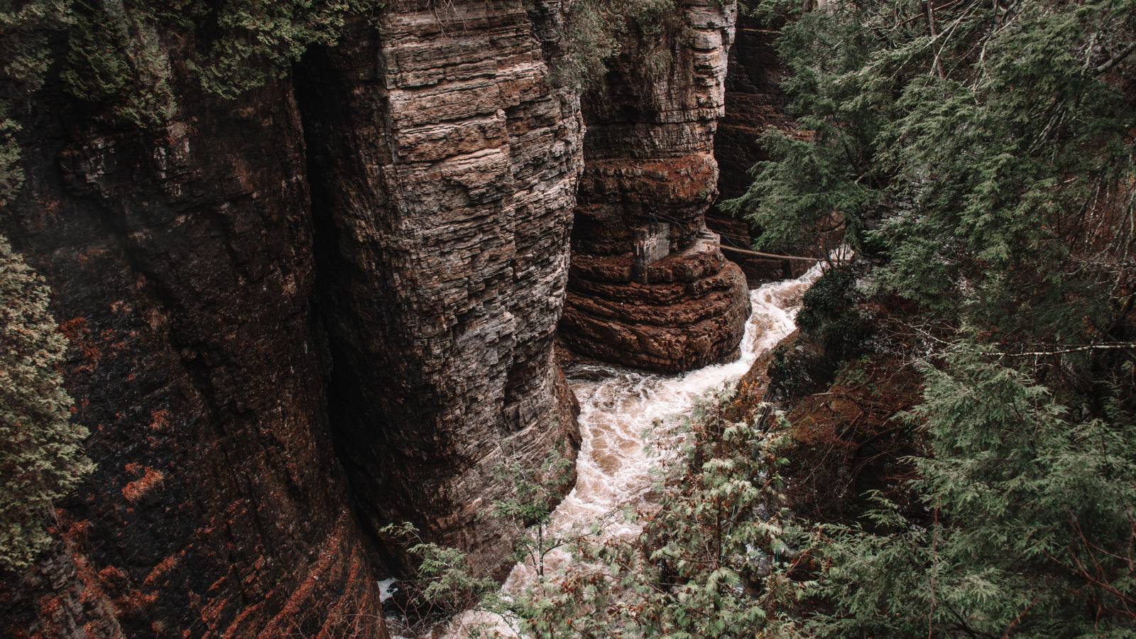 Les gorges de New York impressionnantes sur le mieux connues sous le nom de «Grand Canyon des Adirondacks»