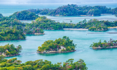 L'une des «trois super vues» du Japon est une baie à couper le souffle avec des îles célèbres couvertes de pin