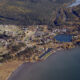 Le petit village de villégiature du Montana dans les Rocheuses est plein d'art et de charme au bord du lac