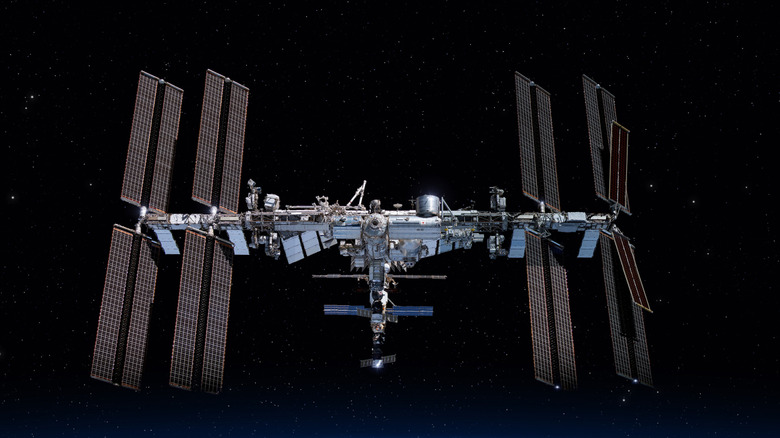 Station spatiale internationale en orbite sur la Terre