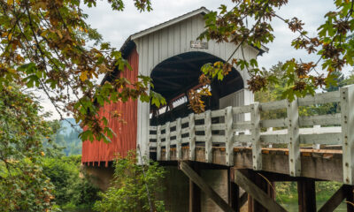 `` Couvre Bridge Capital '' de l'Oregon possède un charme classique de petite ville et une beauté naturelle sereine