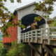 `` Couvre Bridge Capital '' de l'Oregon possède un charme classique de petite ville et une beauté naturelle sereine