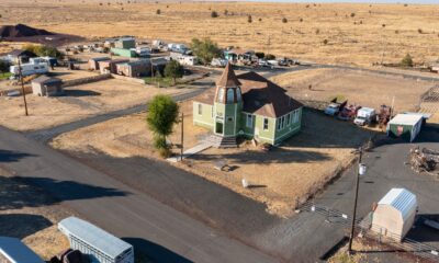 La populaire ville fantôme du centre de l'Oregon est un joyau séduisant avec des festivals et un charme historique