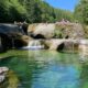 À seulement une heure de Portland, l'Oregon est un trou de baignade en cascade avec des falaises et une diapositive naturelle