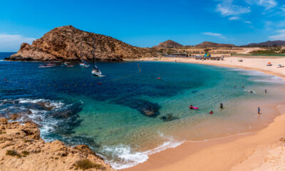 Une plage sous-estimée au Mexique Cabo San Lucas est un endroit panoramique pour nager avec du poisson local