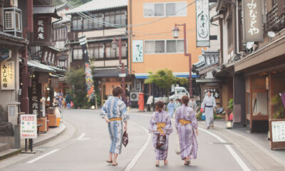 La meilleure ville d'onsen du Japon est une destination confortable et authentique entourée de montagnes