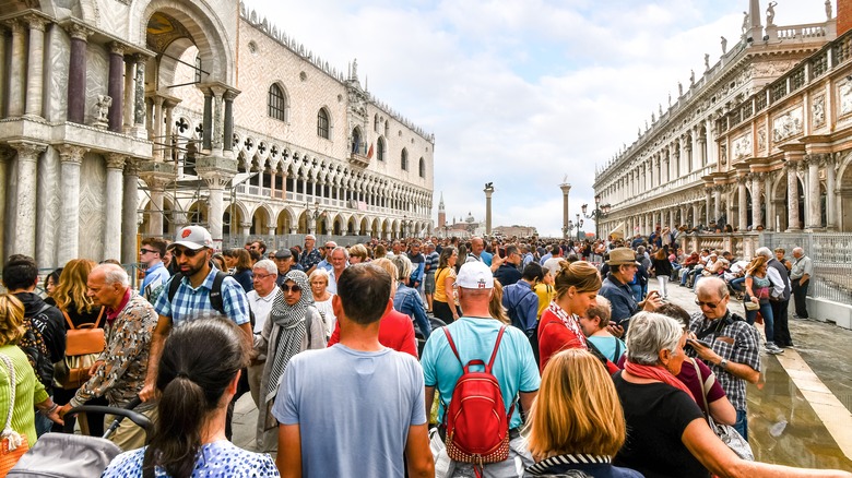 Carré bondé à Venise