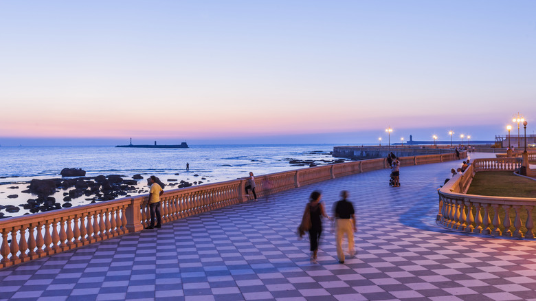 Mascagni Terrace Sunset sur la mer à Livorno