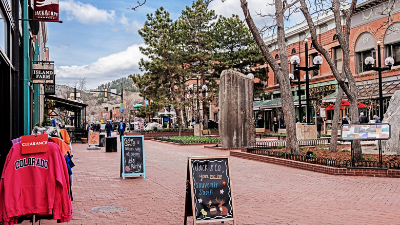 Perle Street Boulder