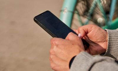 Les protecteurs d'écran de confidentialité rendent-ils l'écran de votre téléphone plus sombre?