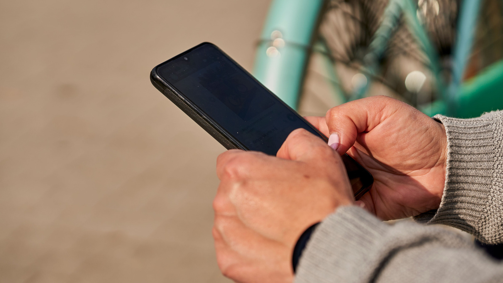 Les protecteurs d'écran de confidentialité rendent-ils l'écran de votre téléphone plus sombre?