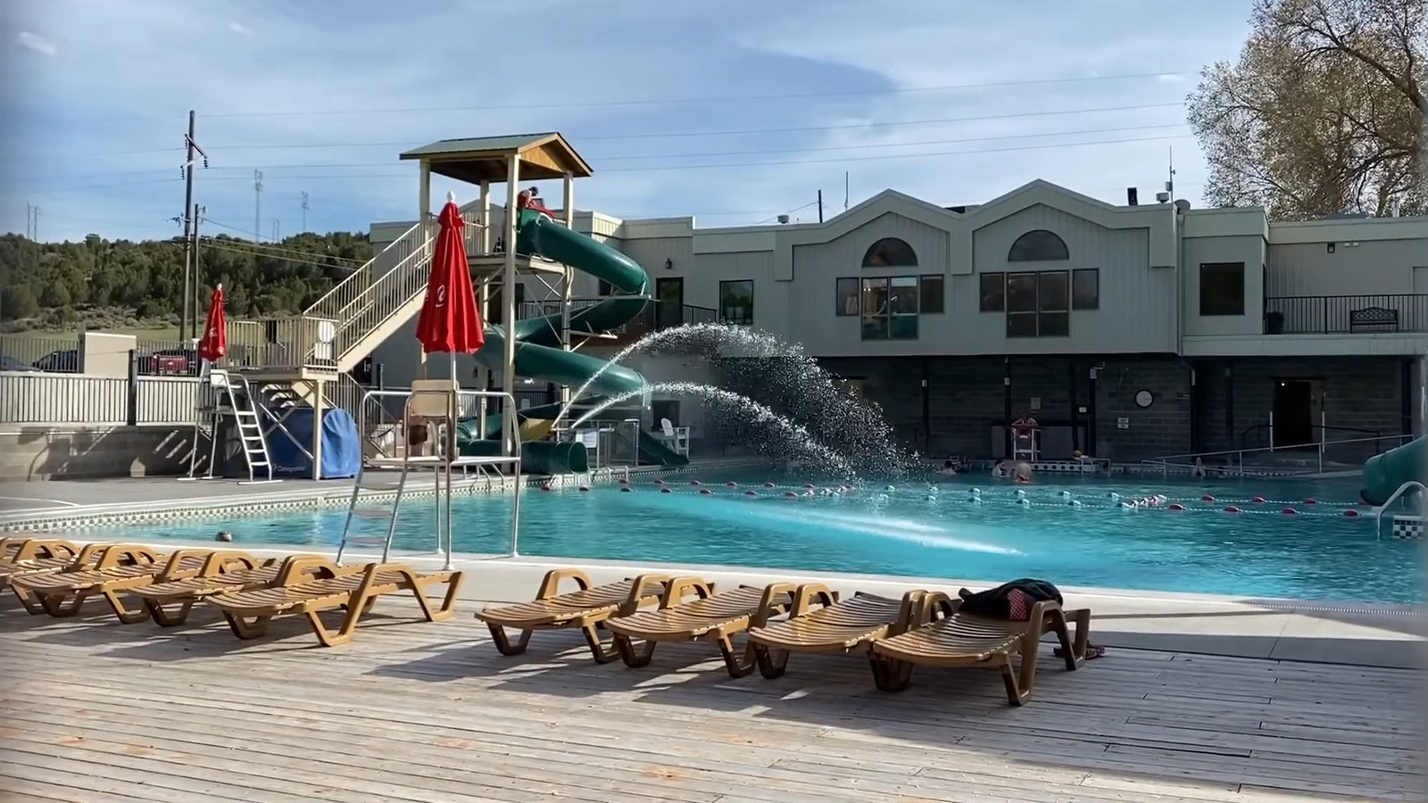 Cet Idaho Hot Springs Resort est une oasis toute l'année avec un toboggan et un camping