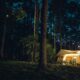 Une règle d'étiquette de camping tacite pour être attentive à des campeurs à proximité