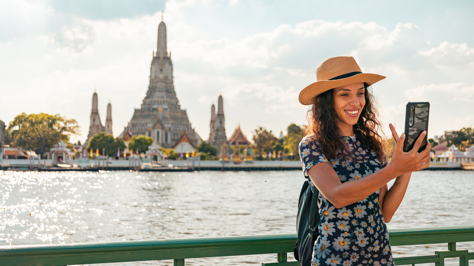 Les fausses touristes pas doivent savoir qui portent une peine de prison de plusieurs années en Thaïlande