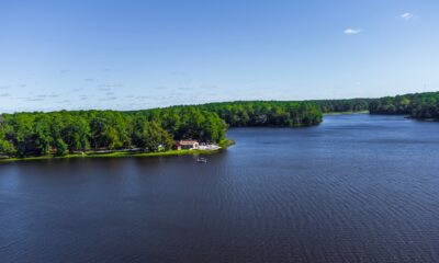 Camp, faire de la randonnée et se détendre dans un bord de la forêt nationale dans ce parc d'État du Texas sous-estimé