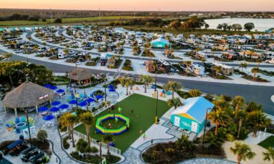 Ce parc RV Top Florida est une évasion parsemée d'une cabane débordante de piscines et de foyers