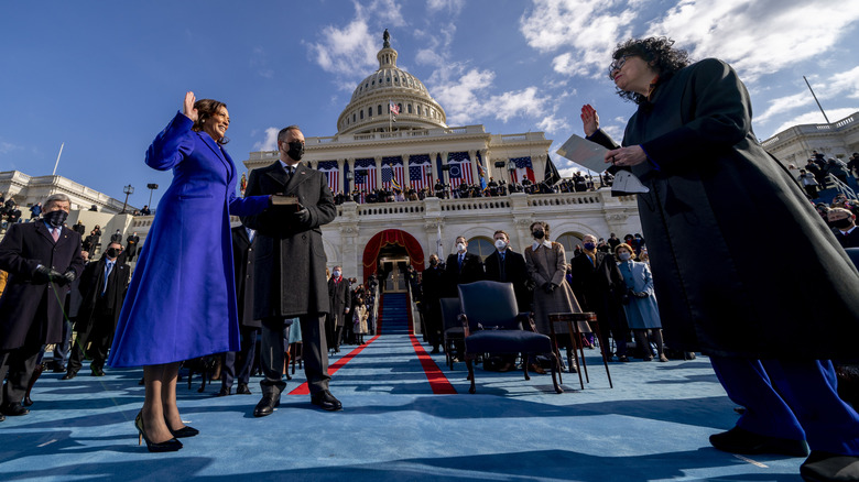 Kamala Harris à l'inauguration étant assermentée