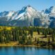 L'une des plages de natation les plus grandes et les plus pittoresques du Colorado est entourée de vues sur la montagne