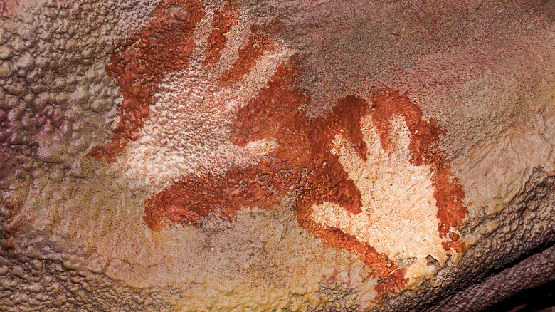 Réplique de l'art néandertalien à la grotte de Maltravieso