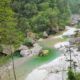 Niché dans les montagnes des Dolomites en Italie sont les piscines naturelles les plus époustouflantes du pays