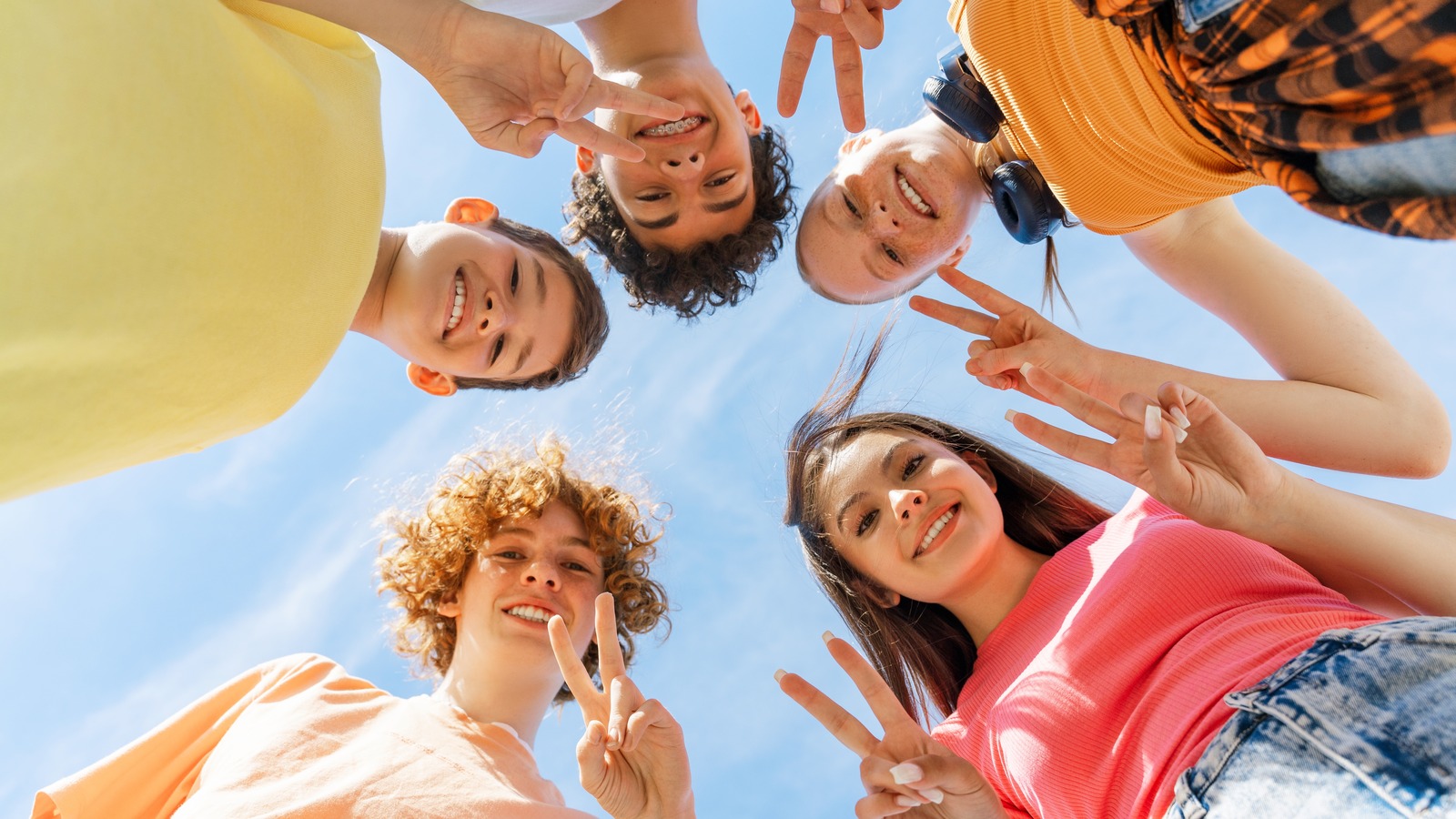 Rick Steves partage pourquoi un geste de la main de signe de paix peut «vous donner un coup de poing dans le nez» en Grande-Bretagne