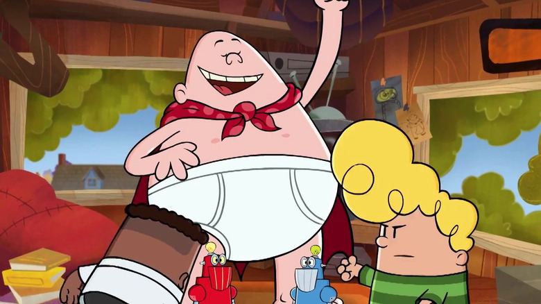 George et Harold jouent devant Captain Underpants dans Captain Underpants: Epic Choice-O-Rama.