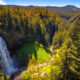 La deuxième cascade de chute unique la plus élevée de l'Oregon est un site enchanteur avec des sentiers de randonnée panoramiques