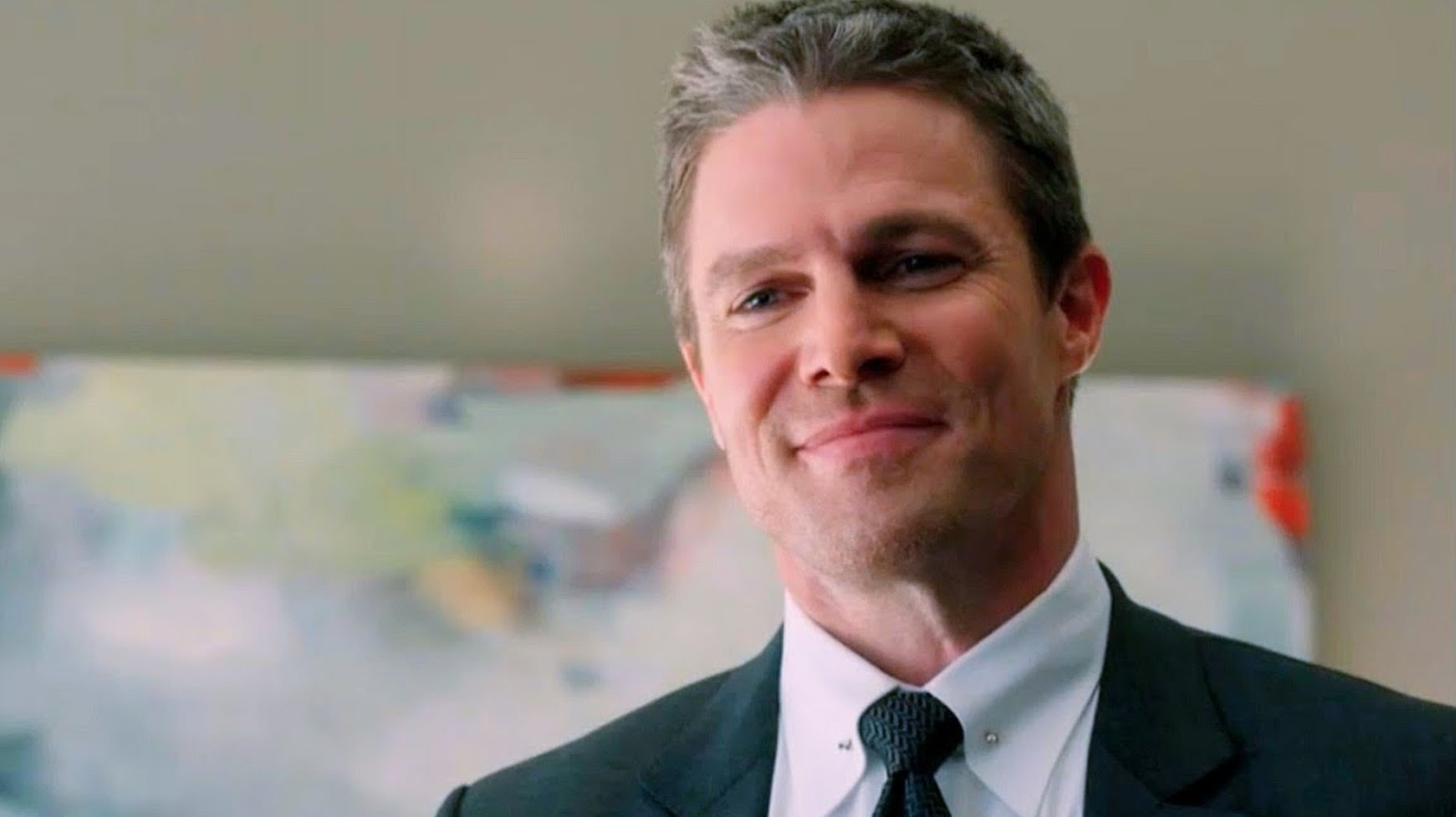 Pourquoi les combinaisons de Stephen Amell LA ont été annulées par NBC