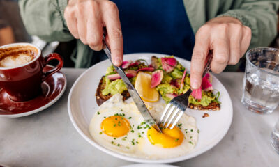 Pourquoi les voyageurs en solo mangeant seuls ne sont pas toujours les bienvenus dans les restaurants gastronomiques