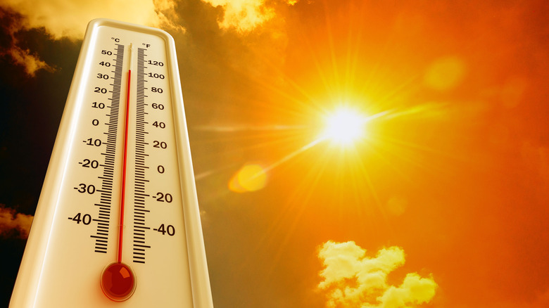 Un thermomètre est le soleil chaud