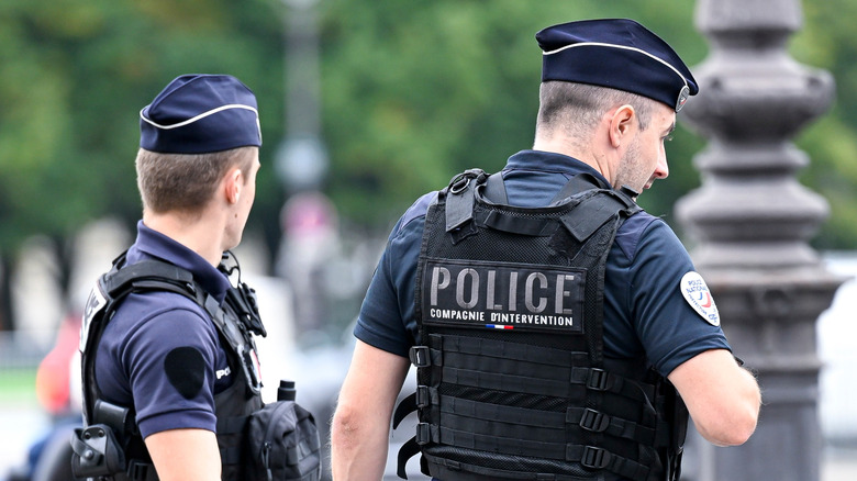 Deux policiers en France