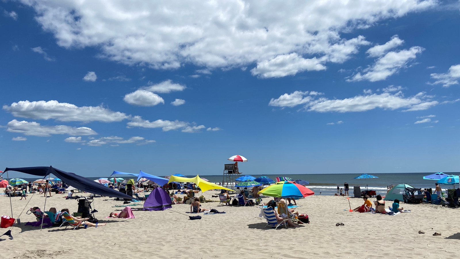 Les règles de l'étiquette souhaitent que vous suiviez lors de votre visite à la plage de natation bondée de New York