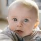 Pourquoi les bébés vous regardent-ils? Cela pourrait être lié à votre apparence