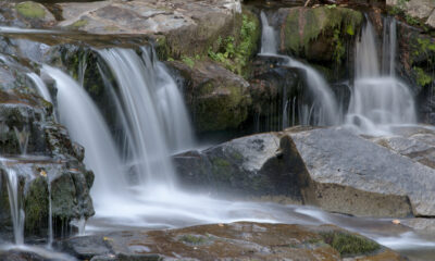 Les montagnes blanches du New Hampshire cachent cette passionnante glissement d'eau naturelle et trou de baignade
