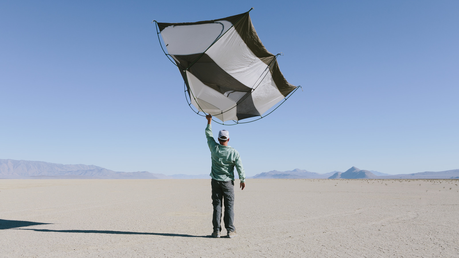 Ce que cela signifie quand quelqu'un recommande d'utiliser un «Deadman» lorsque la tente camping