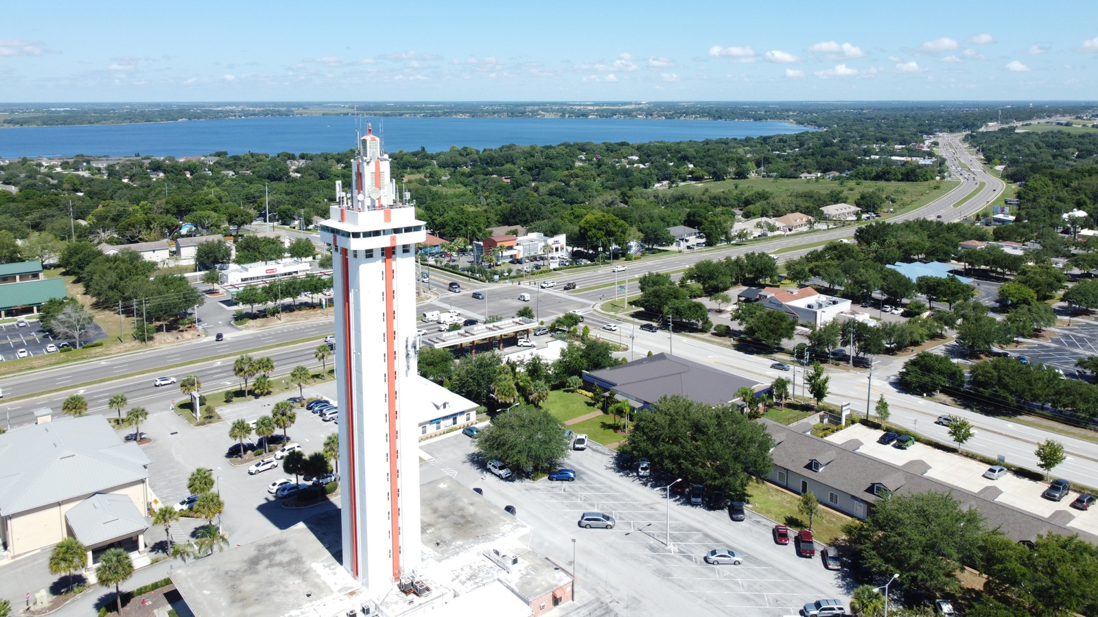 À moins d'une heure d'Orlando est une ville de Floride passionnante entourée de lacs éblouissants