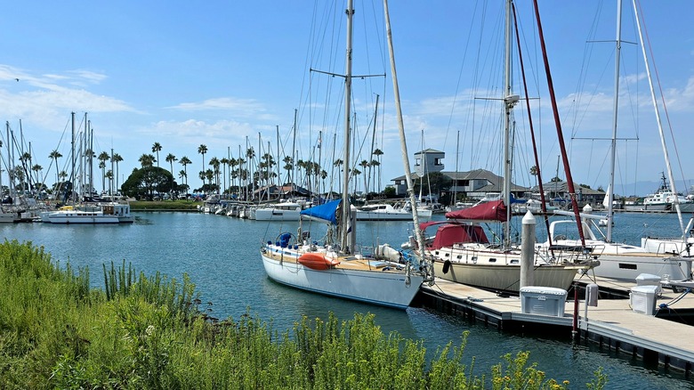 Beau port de Ventura par une chaude journée d'automne