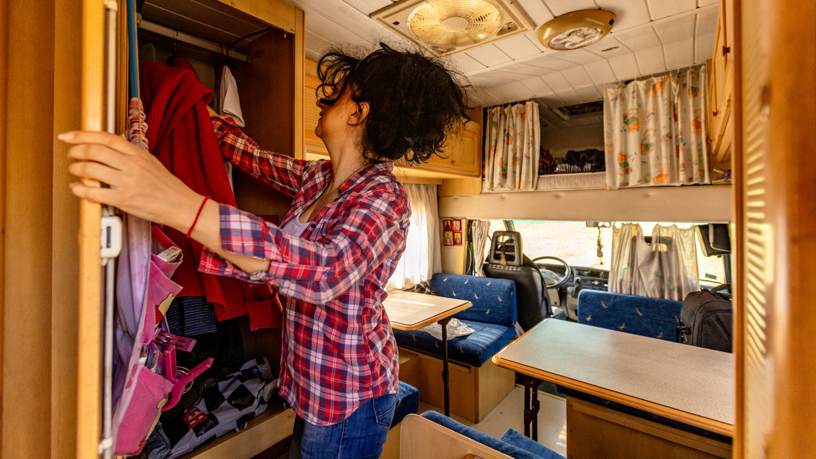 Hacks de rangement de chaussures pour votre prochaine aventure en camping RV