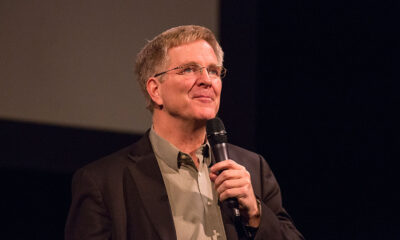 Rick Steves partage ce que cela signifie vraiment lorsque vous «Chin Flick» en Italie et en France