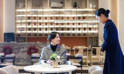 Cette approche grossière pour attirer l'attention de votre serveur en Amérique est très courante au Japon