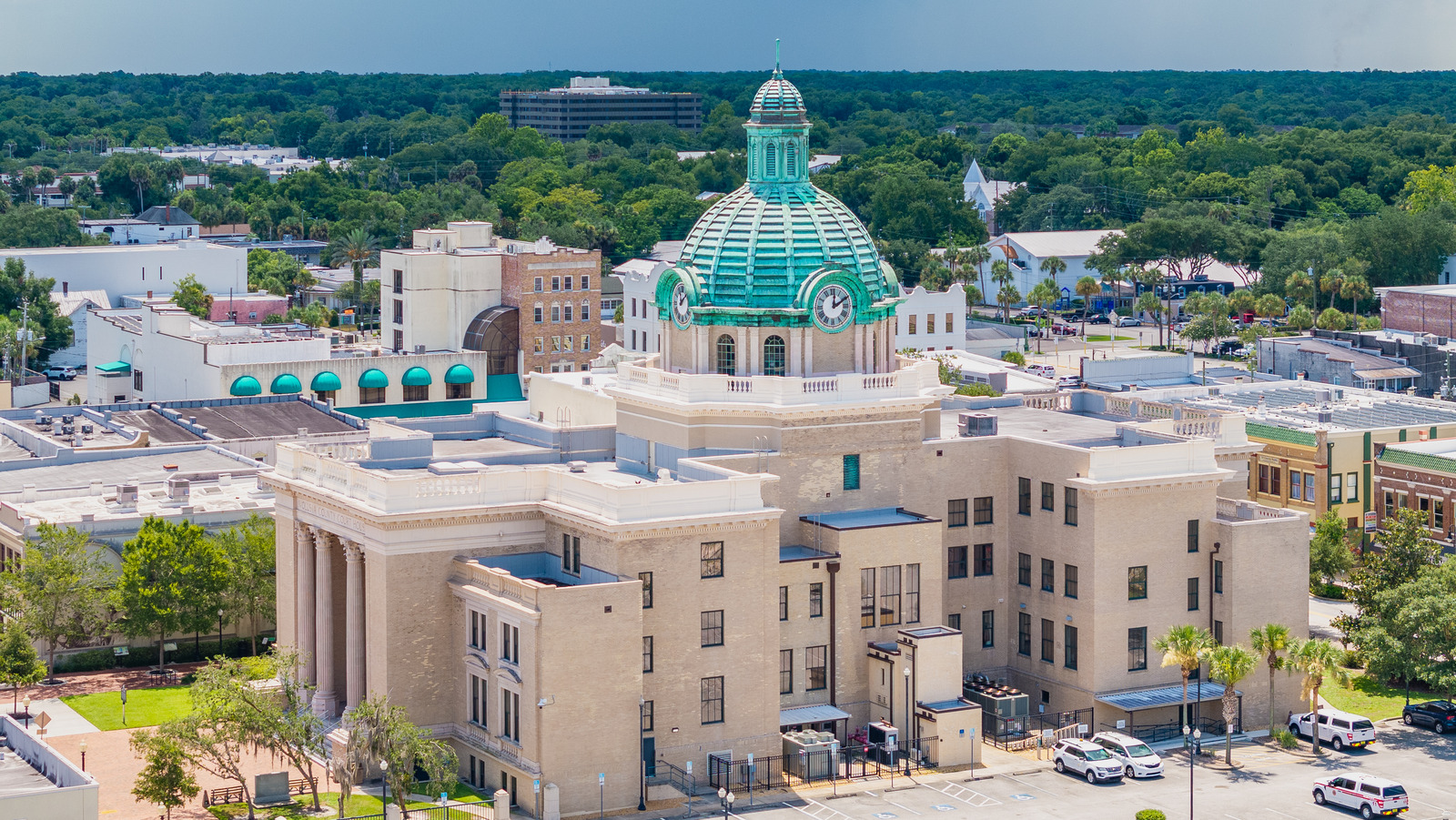 `` L'Athènes de la Floride '' est une ville remplie de murale avec des magasins indépendants, des jardins et la proximité du lac